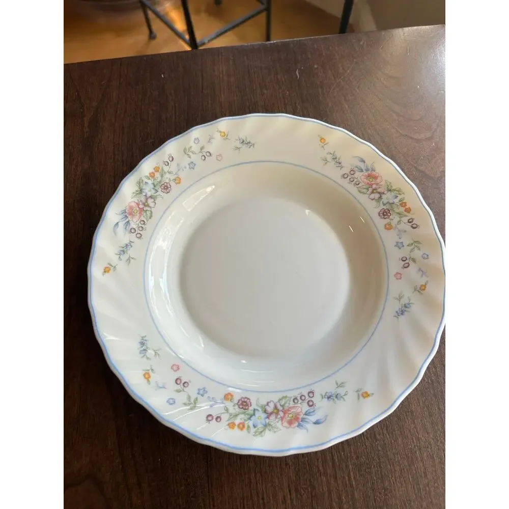 4 Arcopal France Victoria Floral salad Plates French milk glass